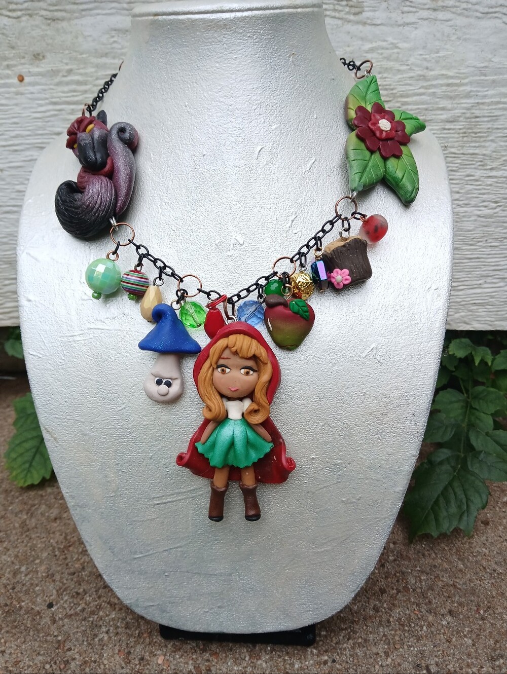 Red Riding Hood ❤️💚Charmed 🐺🔺️Necklace 🐺🔺️